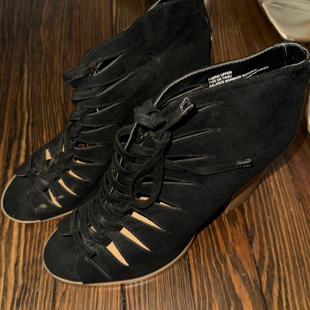 Size 9 lace up bootie